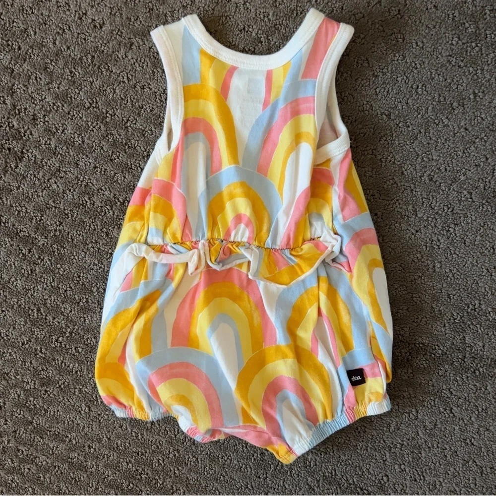 Tea Collection Baby Romper Rainbow Print Ruffle Size 6-9 Months - Picture 3 of 3